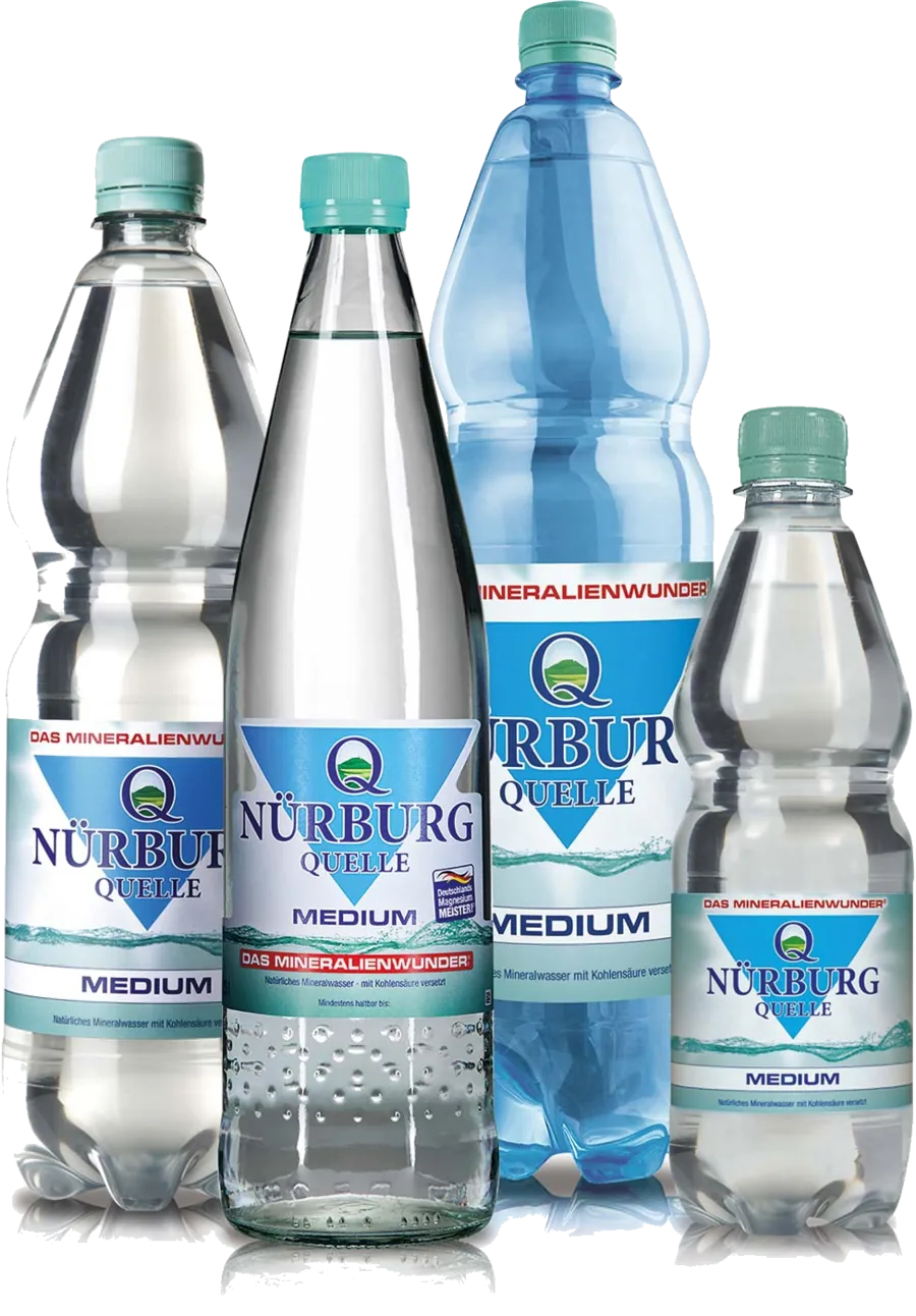 Nürburg Quelle Medium in der Glas-Mehrwegflasche und in 3 PET-Größen nebeneinander